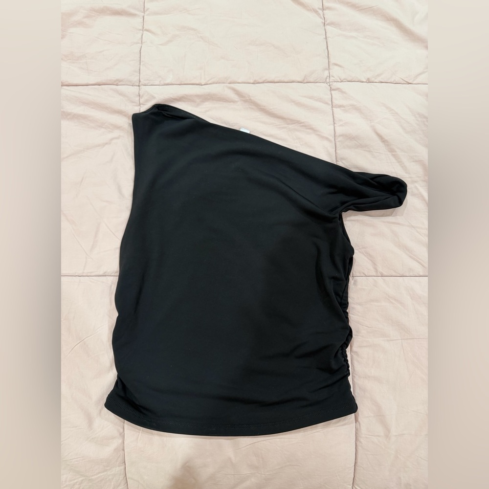 Garage off the shoulder top in size S